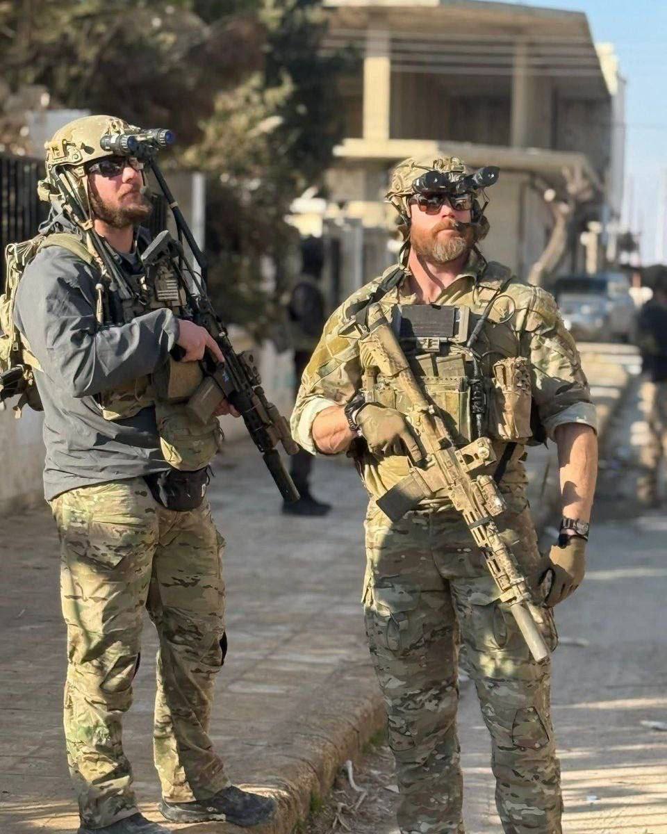 Зеленые береты 5th SFG в Сирии: снаряжение и ПНВ на шлемах — изображение 1