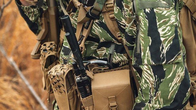 Spiritus Systems Mutant Pouch: утилитарный подсумок с отсеком под рацию — изображение 1