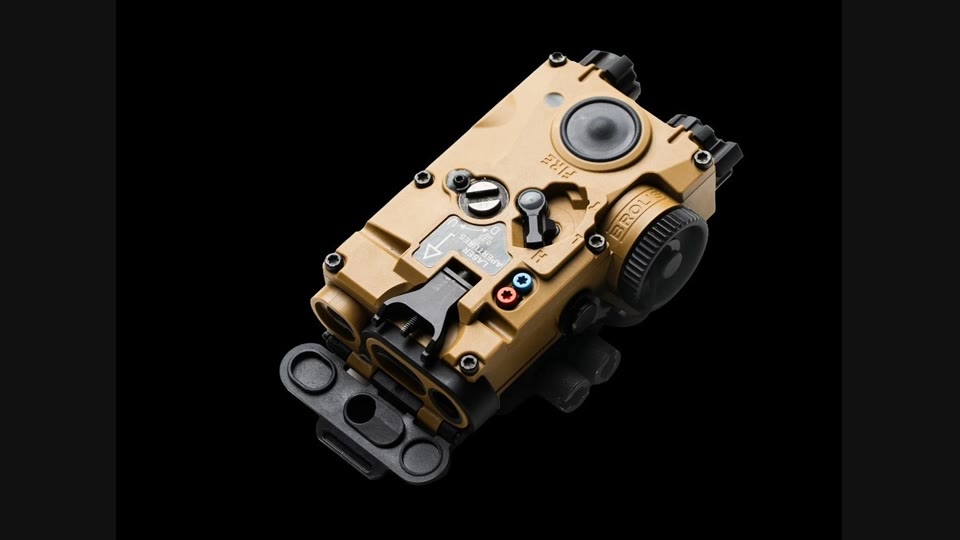 COLT OPTICS LP5X-P: компактный тактический блок с четырьмя излучателями — изображение 1